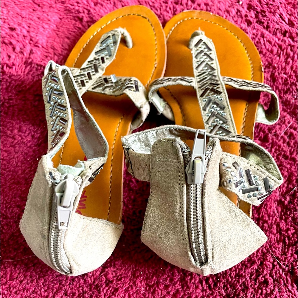 Women’s Sandals - Picture 1 of 3
